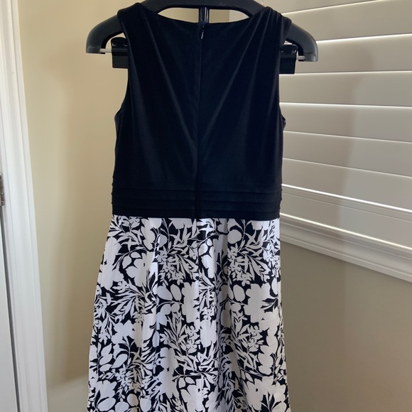 Ralph Lauren summer dress. Flowered cotton skirt. Black elastane top. Comfy! - Picture 3 of 5